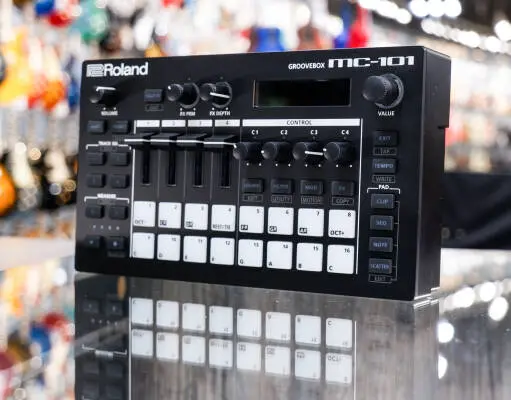 Roland -MC-101 Groovebox 2
